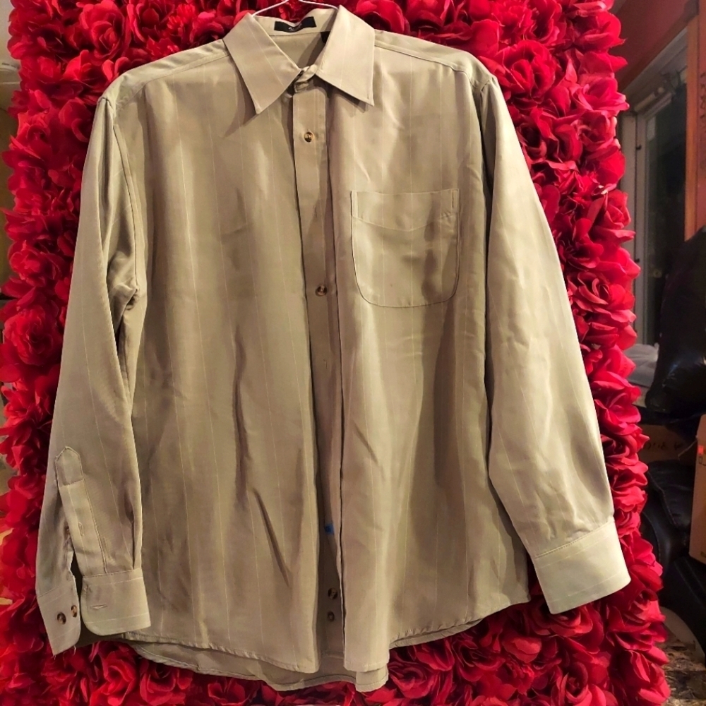 A 2 Z New York Men's Size Medium Dress Shirt 100% Polyester Super Soft Khaki